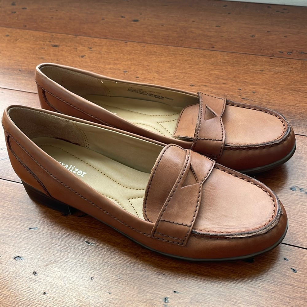Naturalizer Tan Loafers